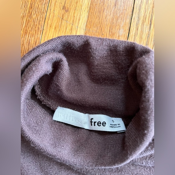 Wilfred free turtle neck.  Size small. - Picture 4 of 5